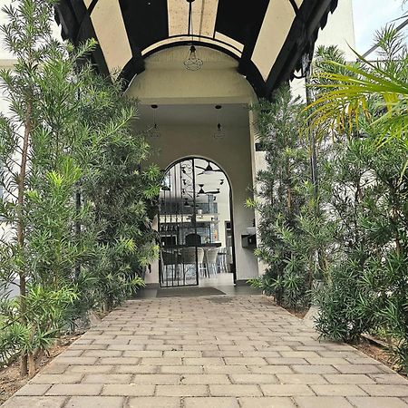 Hotel Oasis-Dream Holidays - La Petite France ซาน เบอนาร์ดิโน ภายนอก รูปภาพ