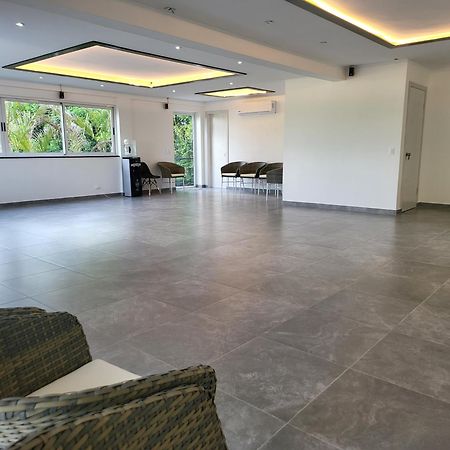 Hotel Oasis-Dream Holidays - La Petite France ซาน เบอนาร์ดิโน ภายนอก รูปภาพ