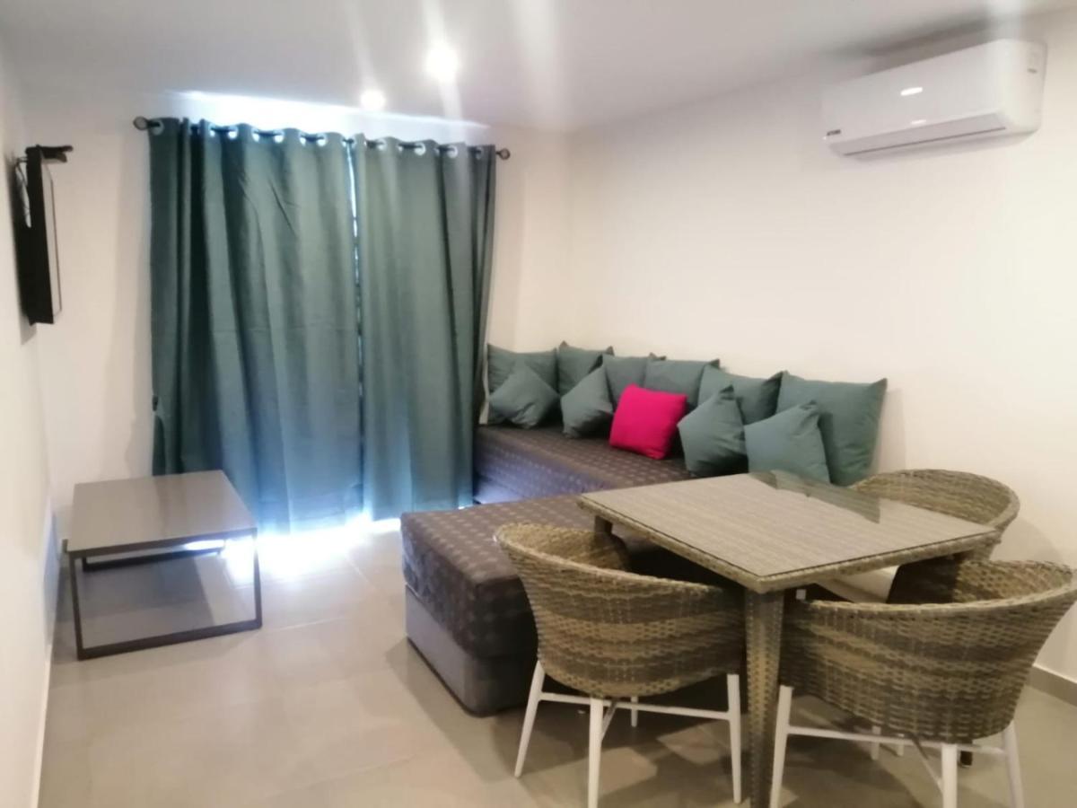 Hotel Oasis-Dream Holidays - La Petite France ซาน เบอนาร์ดิโน ภายนอก รูปภาพ
