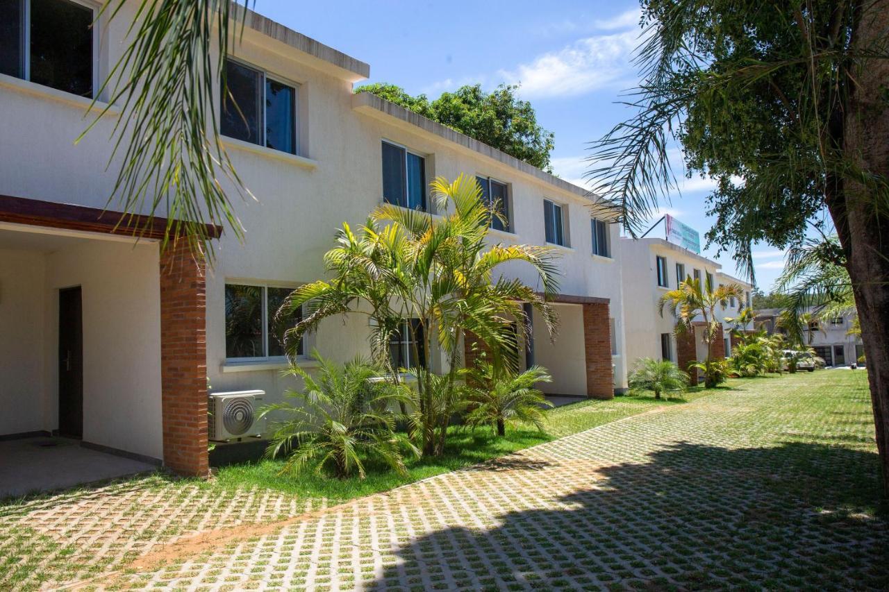 Hotel Oasis-Dream Holidays - La Petite France ซาน เบอนาร์ดิโน ภายนอก รูปภาพ