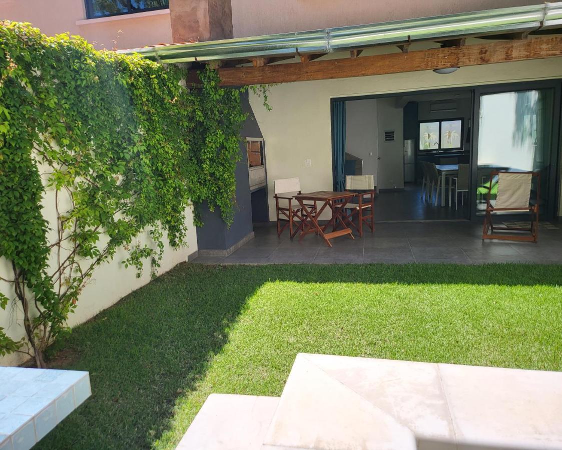 Hotel Oasis-Dream Holidays - La Petite France ซาน เบอนาร์ดิโน ภายนอก รูปภาพ