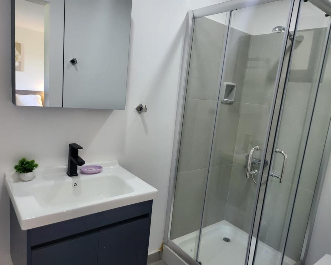 Hotel Oasis-Dream Holidays - La Petite France ซาน เบอนาร์ดิโน ภายนอก รูปภาพ