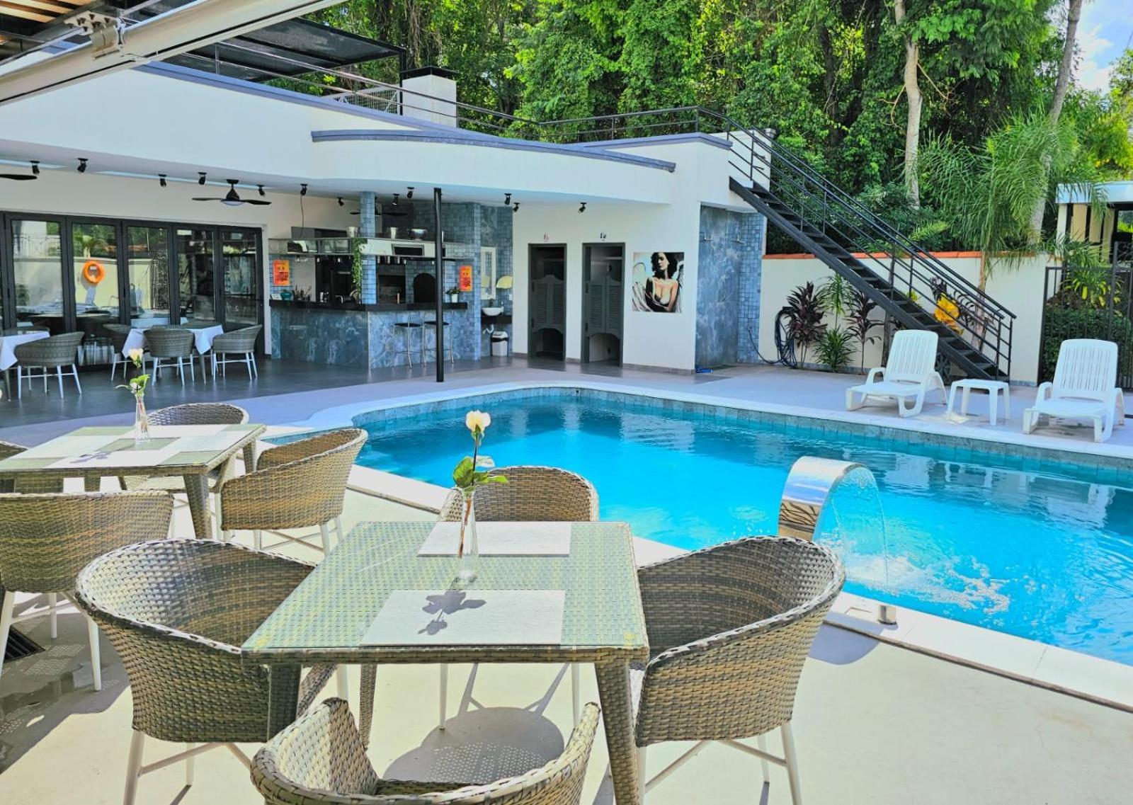 Hotel Oasis-Dream Holidays - La Petite France ซาน เบอนาร์ดิโน ภายนอก รูปภาพ