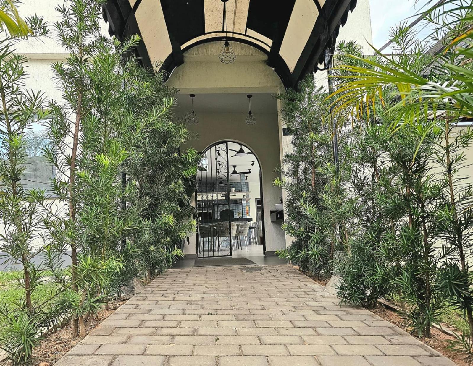 Hotel Oasis-Dream Holidays - La Petite France ซาน เบอนาร์ดิโน ภายนอก รูปภาพ