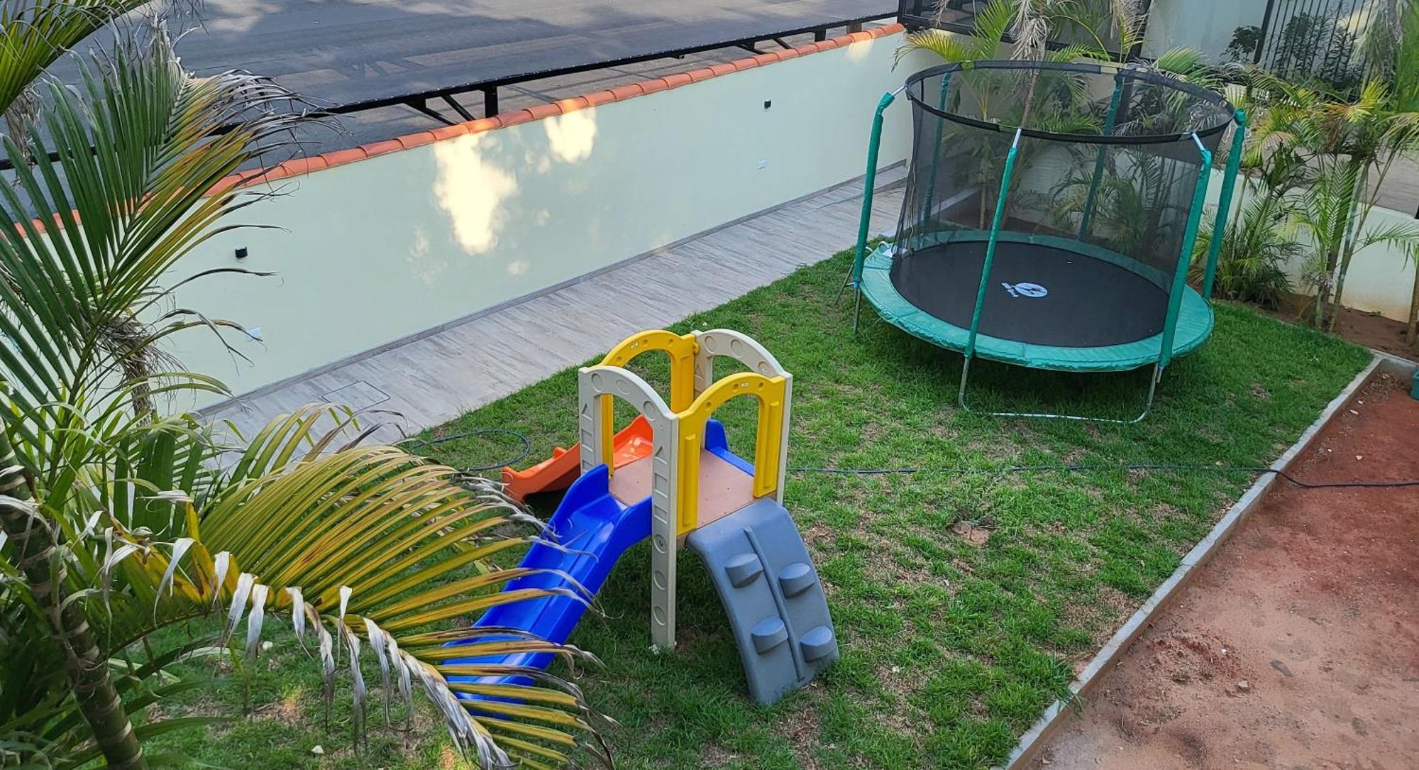 Hotel Oasis-Dream Holidays - La Petite France ซาน เบอนาร์ดิโน ภายนอก รูปภาพ