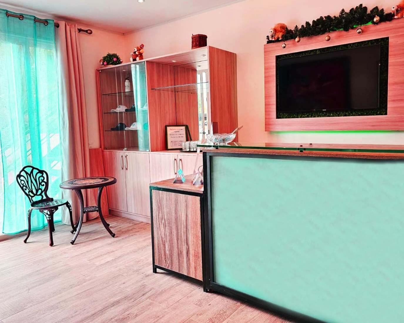 Hotel Oasis-Dream Holidays - La Petite France ซาน เบอนาร์ดิโน ภายนอก รูปภาพ