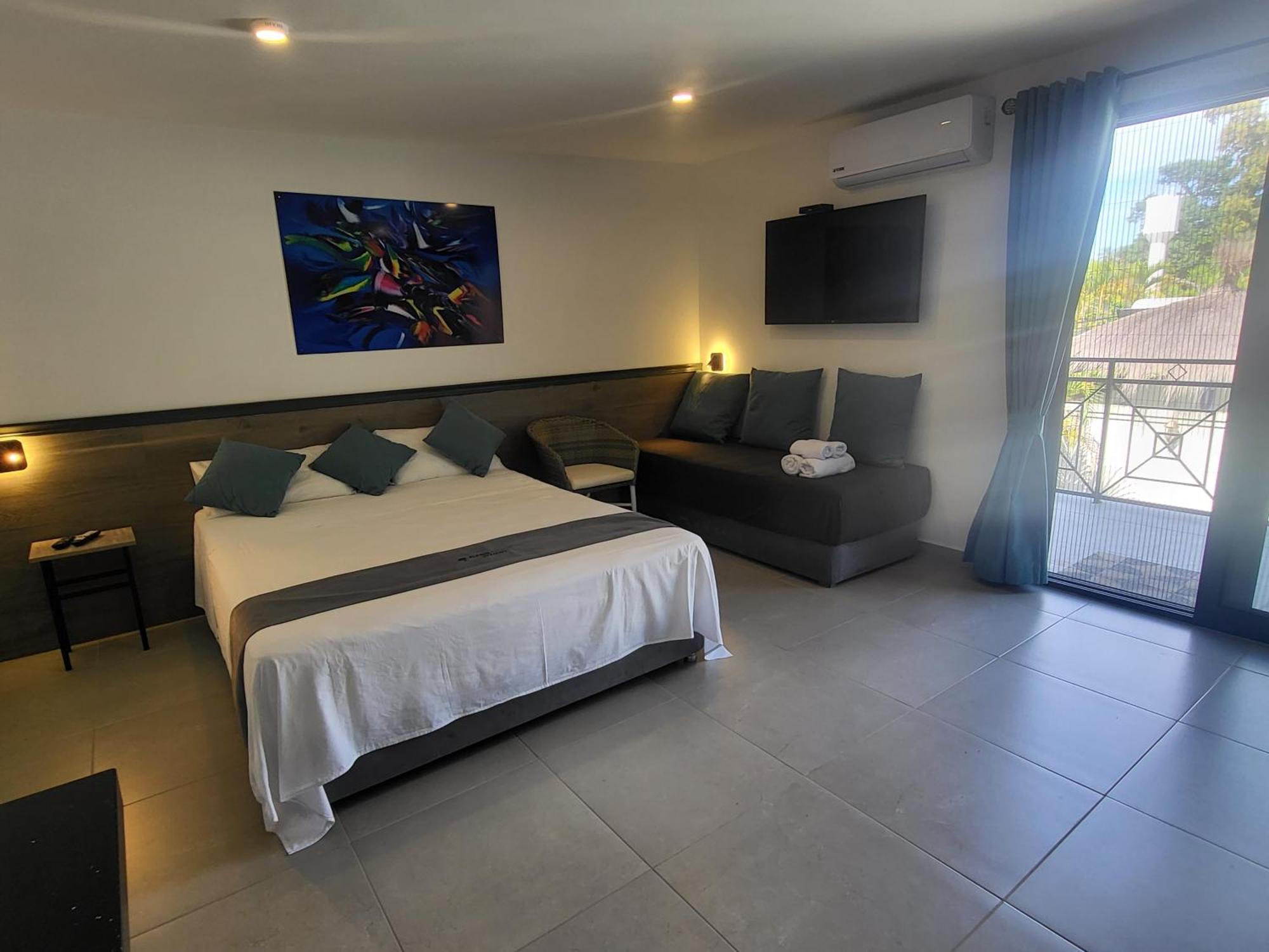 Hotel Oasis-Dream Holidays - La Petite France ซาน เบอนาร์ดิโน ภายนอก รูปภาพ