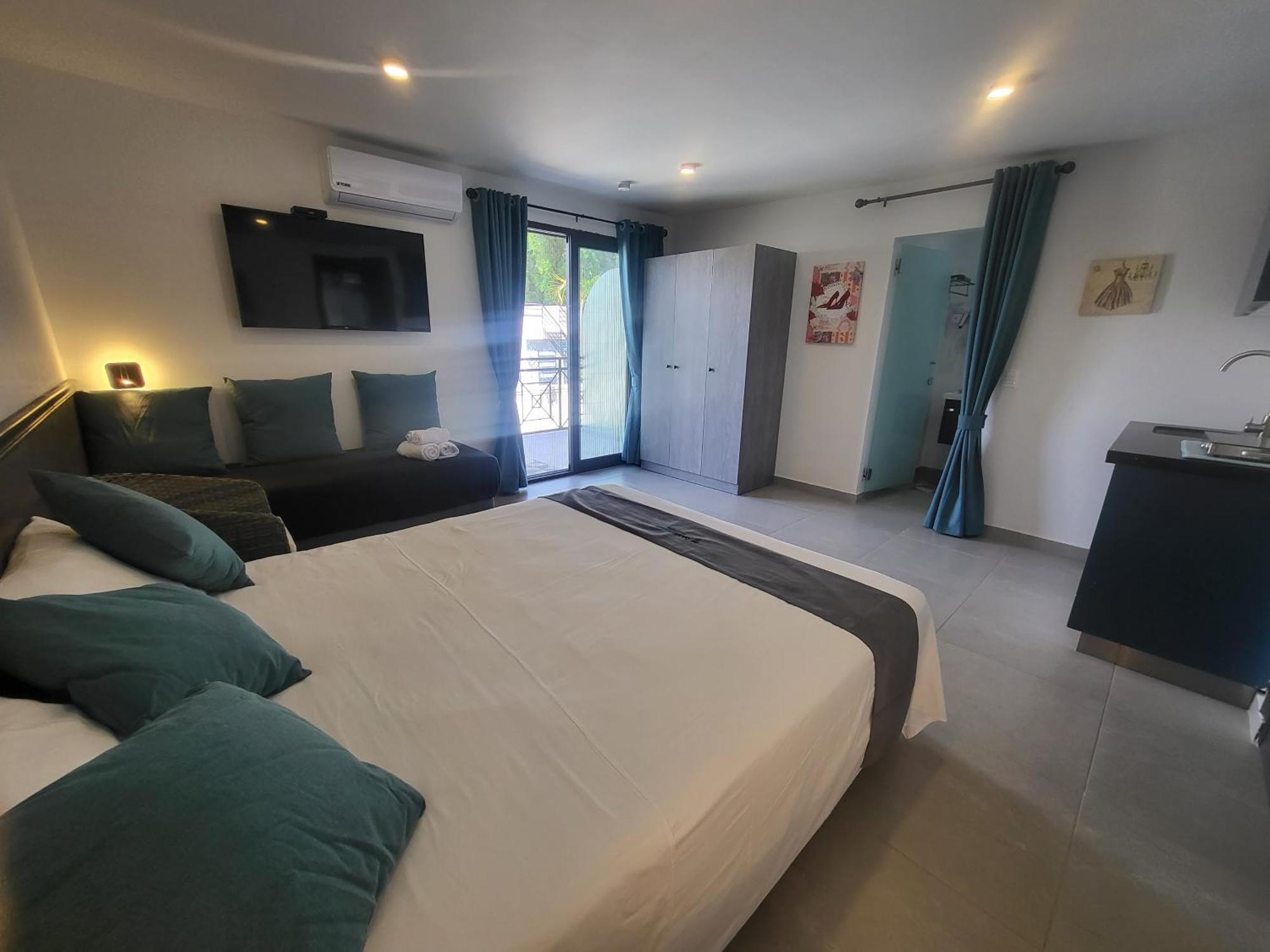 Hotel Oasis-Dream Holidays - La Petite France ซาน เบอนาร์ดิโน ภายนอก รูปภาพ