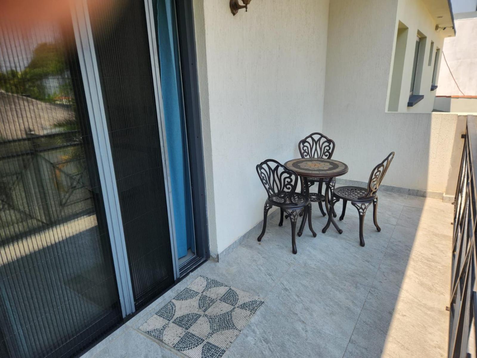Hotel Oasis-Dream Holidays - La Petite France ซาน เบอนาร์ดิโน ภายนอก รูปภาพ