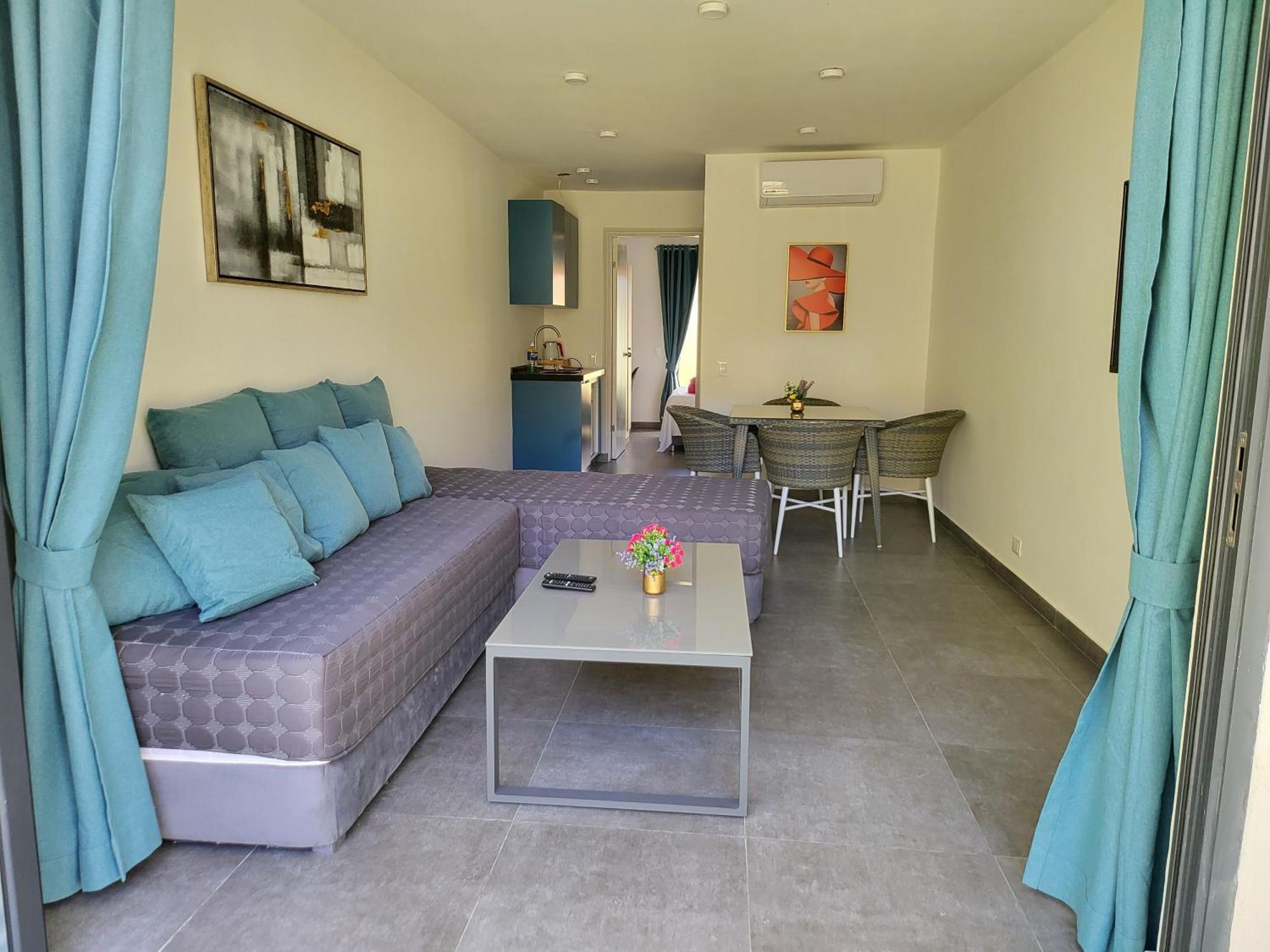 Hotel Oasis-Dream Holidays - La Petite France ซาน เบอนาร์ดิโน ภายนอก รูปภาพ