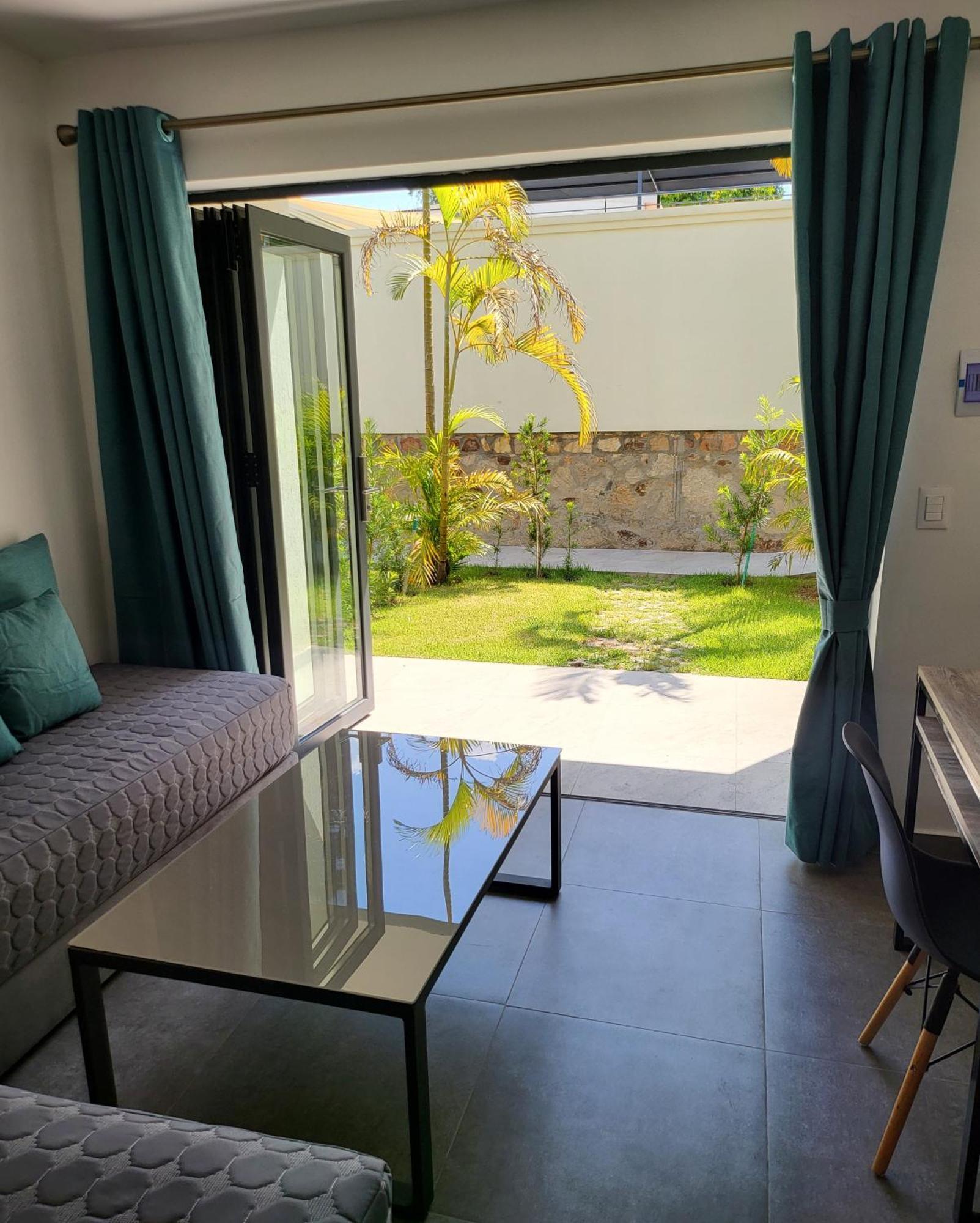 Hotel Oasis-Dream Holidays - La Petite France ซาน เบอนาร์ดิโน ภายนอก รูปภาพ