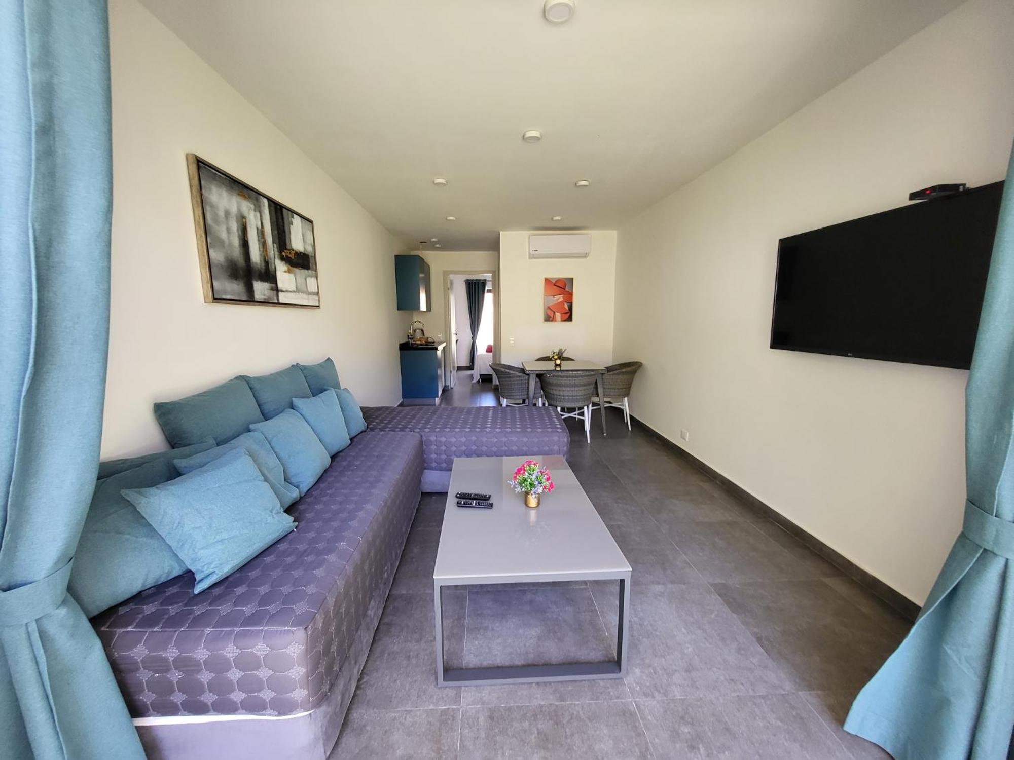 Hotel Oasis-Dream Holidays - La Petite France ซาน เบอนาร์ดิโน ภายนอก รูปภาพ