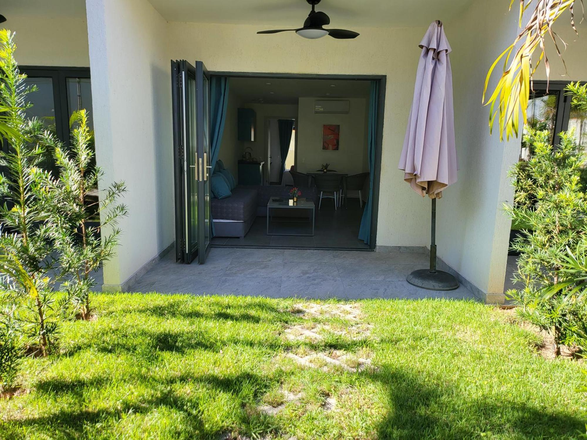 Hotel Oasis-Dream Holidays - La Petite France ซาน เบอนาร์ดิโน ภายนอก รูปภาพ