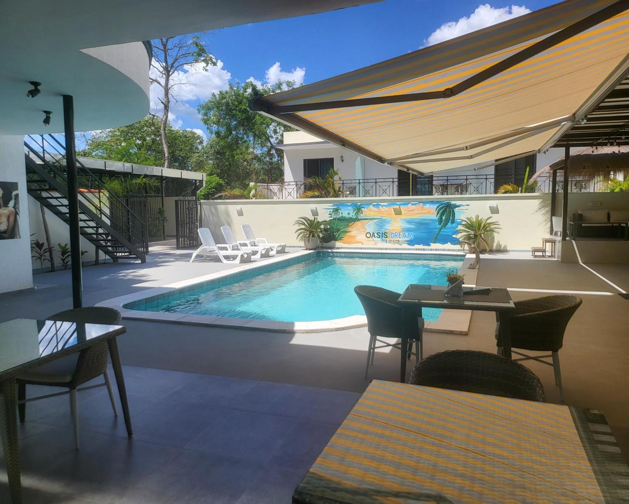 Hotel Oasis-Dream Holidays - La Petite France ซาน เบอนาร์ดิโน ภายนอก รูปภาพ
