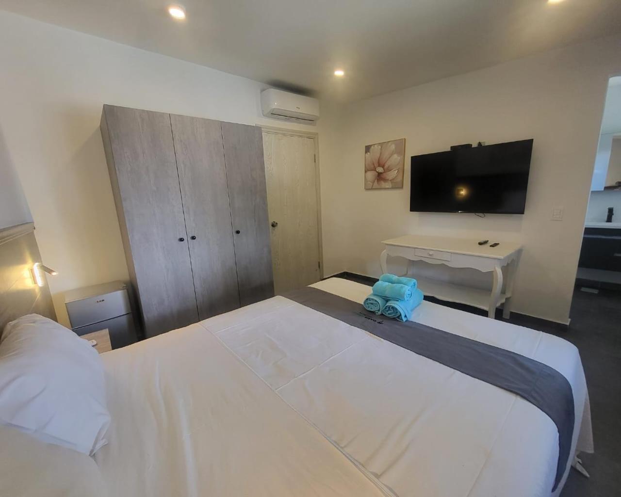 Hotel Oasis-Dream Holidays - La Petite France ซาน เบอนาร์ดิโน ภายนอก รูปภาพ