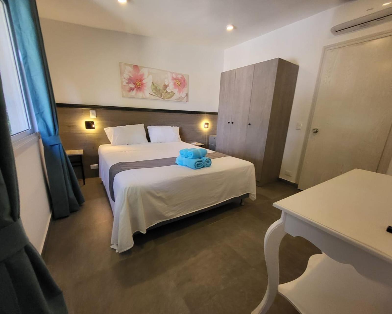 Hotel Oasis-Dream Holidays - La Petite France ซาน เบอนาร์ดิโน ภายนอก รูปภาพ
