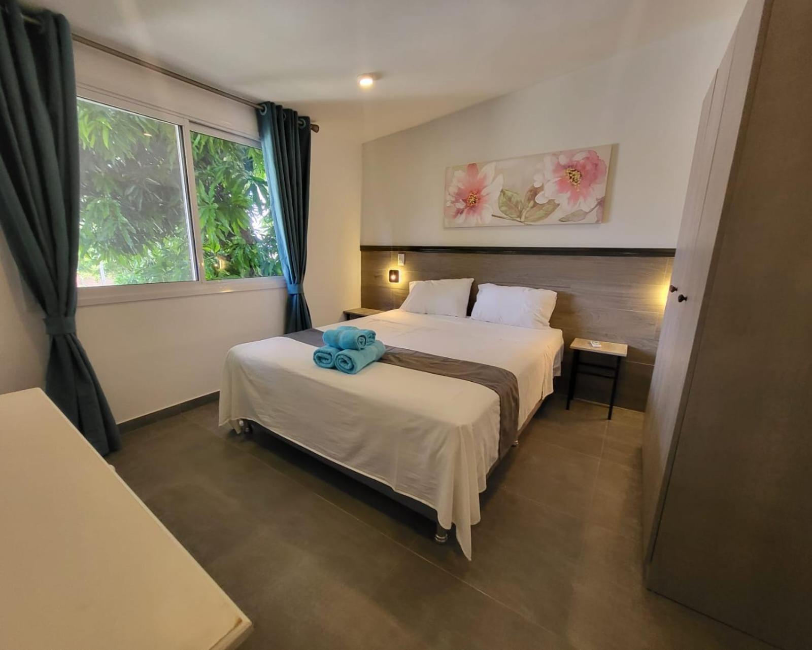 Hotel Oasis-Dream Holidays - La Petite France ซาน เบอนาร์ดิโน ภายนอก รูปภาพ